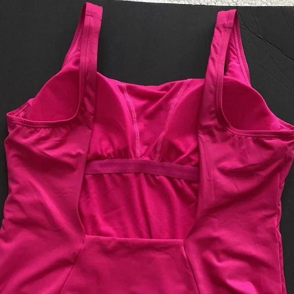 Nike Essential Solid U Back One Piece Pink Swimsuit - Picture 9 of 10